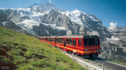 스위스 융프라우 구간을 달리고 있는 열차. 사진=클록 제공