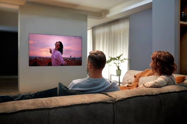 LG전자가 올해 출시한 2020년형 LG 올레드 TV(모델명: 55GX)가 유럽 소비자매체의 성능평가에서 최고 평가를 받으며 우수성을 인정받았다. 사진은 스페인 소비자매체 ‘오씨유 콤프라마에스트라(OCU Compra Maestra)’로부터 1위 제품으로 선정된 LG 올레드 갤러리 TV.
