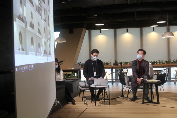 김종현 사장은 1월 8일 여의도 파크원 Tower1에 위치한 본사 63층 ‘소통 라운지＇에서 신입사원들과 소통하는 사내 온라인 타운홀 행사를 진행했다.