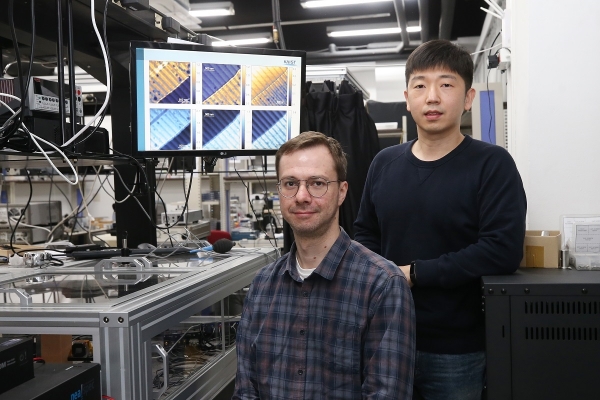 (왼쪽부터) KAIST 전기및전자공학부 세르게이 박사와 장민석 교수