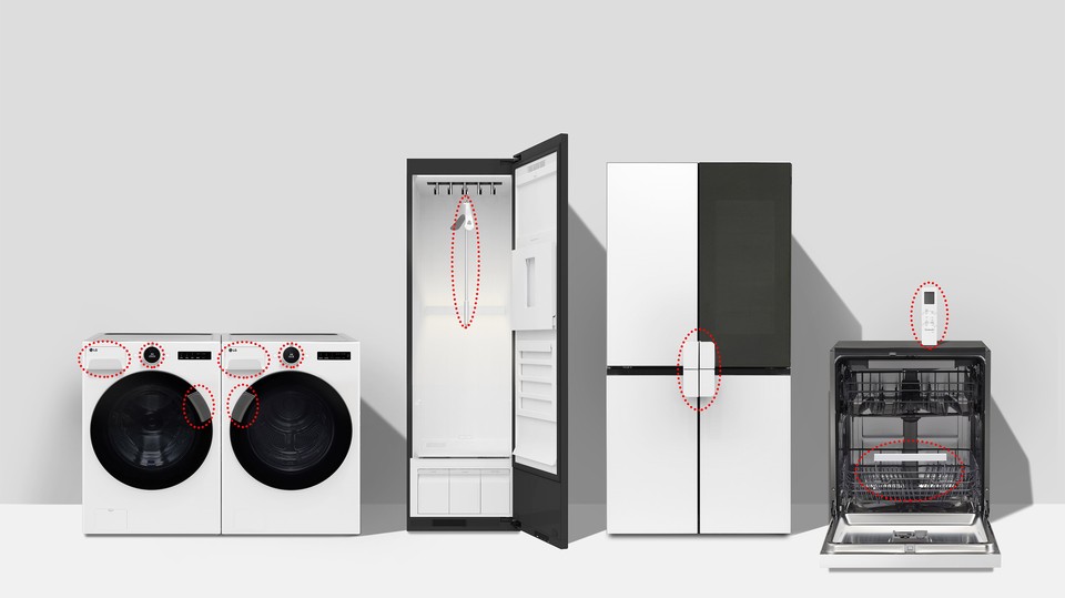 (왼쪽부터) LG 컴포트 키트가 적용된 세탁기, 건조기, 스타일러, 냉장고, 식기세척기, 에어컨 리모컨(오른쪽 위).